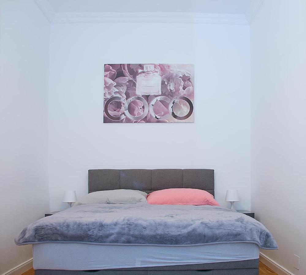 Pink Lotus Apartment Вена Экстерьер фото
